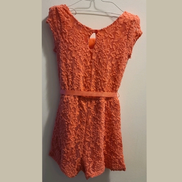 📻4/$15 Sz8 Paper Doll romper - Picture 2 of 10
